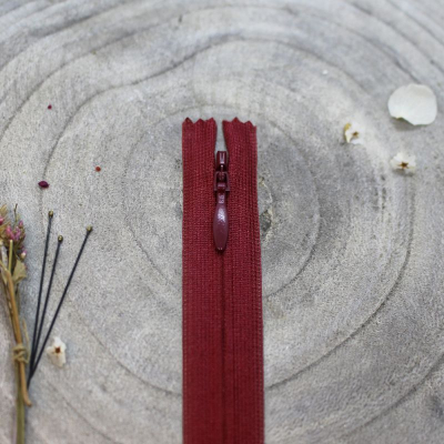 Invisible zipper, 60 cm - Amarante